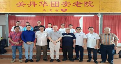 华团老人庆祝生日会     场面乐融融