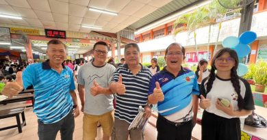 劳勿双溪兰中学义卖会 美食 游戏 骑马   吸引千人