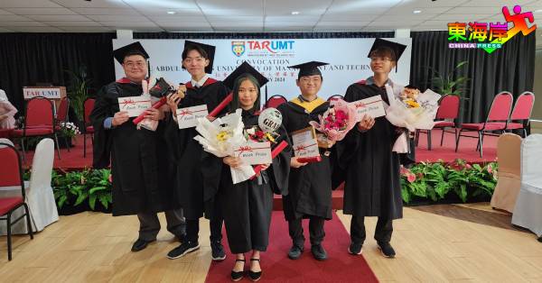 王振兴（左起）、林喜健、钟芷晴、郭俊汶及彭俊杰，以优异成绩表现荣获杰出学生奖项。