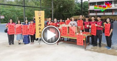派发 腊八粥 春联  年味越来越浓厚