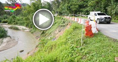 惊！ 河堤快塌到道路 村民担心交通中断
