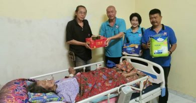 丹华人福利具乐部 捐助瘫痪老妇