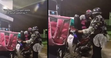 为阿婆摩哆添油    独臂送餐员   爱心满满