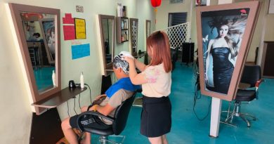 今日东海岸丨顾客大增理发店喜迎春     预订电染 先“发”制人