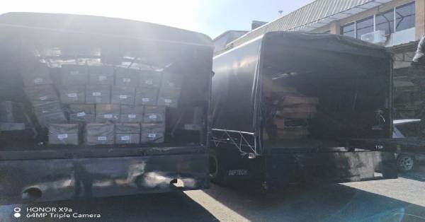 彭州国内贸易及生活成本局执法队将大批零件仿冒品全数充公。