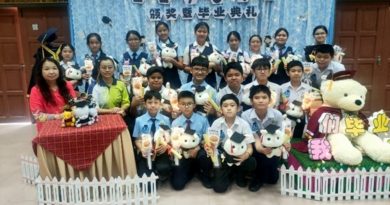 培民华校毕业典礼    表扬学生一年成就