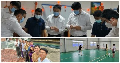 拨电回家贺年看春晚    在马中国人 春节倍思亲