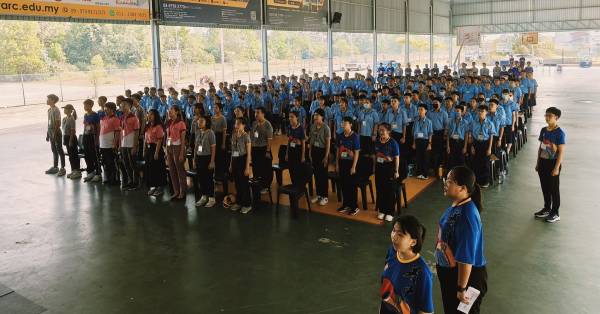 关丹中华中学的初一新生通过校方举办“翼．启”新生生活营，快速融入新学校大家庭。