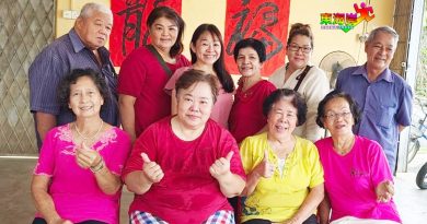 文冬雀友俱乐部 展开双亲节善心活动