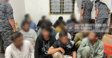 突检非法外劳行动    彭移民局扣42人