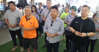 关丹慈善家祭拜凌德财老先生