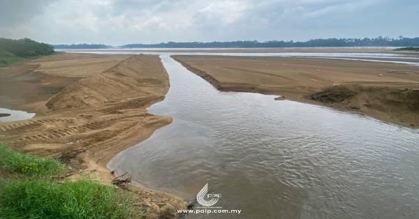 搁浅河床通过挖深引水，应对河流因旱季干涸问题。