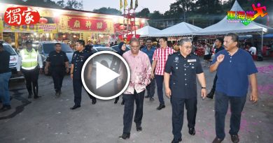 文冬警察一哥率队到财神庙  发生了什么事?