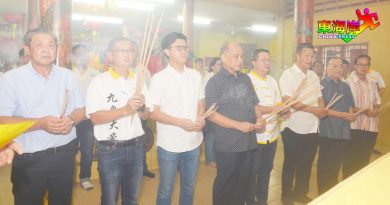 相隔30余年受邀出席晚宴  陈广才返斗母宫会老友