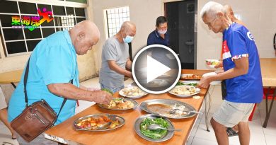 《中国报》报效午餐  文冬老人院长者 享佳肴