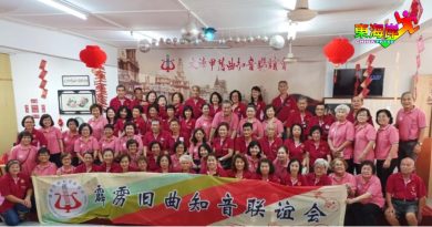 霹旧曲知音联谊会 访文德甲歌唱交流