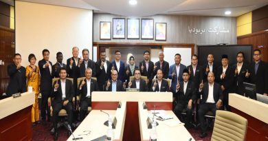 国阵11人希盟3人 劳勿县议员 走马上任