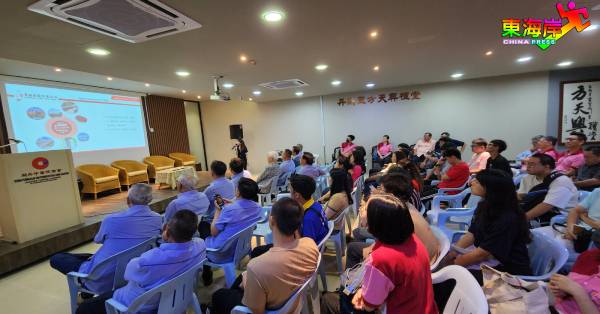 关丹中华总商会联合关丹中华中学举办的“校企人才培育计划”说明会，吸引不少有家长学生赴会。