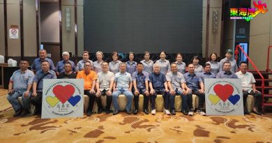 关丹慈善家720办会庆    筵开120桌筹基金晚宴