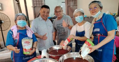 登佛教会卫塞节结缘   食材涨价 素餐开销增