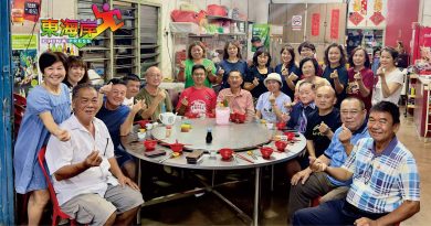 刘为强探望患病宗亲