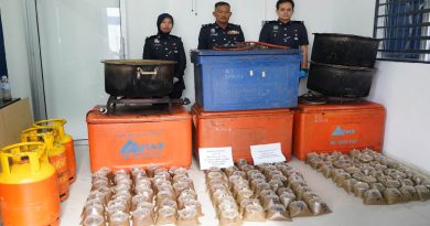 住家製作销售葛冬叶水   警方凌晨突击捉男子