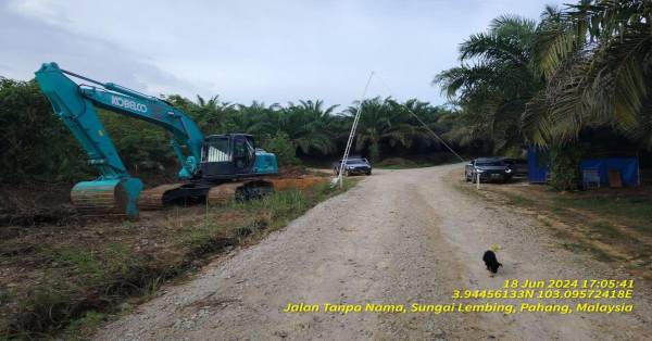 涉嫌非法侵占州政府土地者擅自建栅拦，堂而皇之禁止农民自由进入芭地。