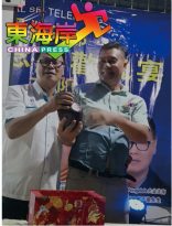 斯里地里望体育休闲俱乐部 大雨无阻周年宴热闹