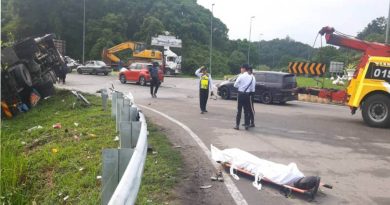 司机闪避抛锚轿车 撞毙路旁休息骑士