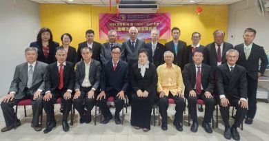 丘燕萍：一代更比一代强   支持新生代 率组织前进