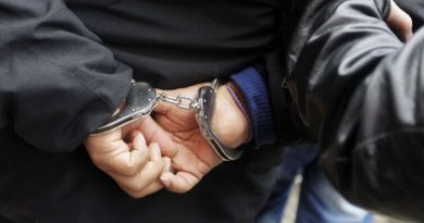 涉嫌失信串谋挪用公款    董事   中国男子不认罪
