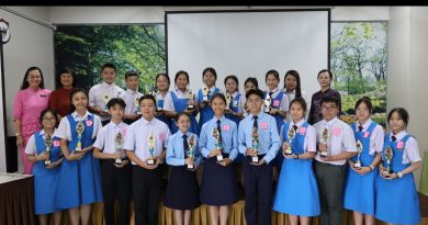 关丹中学华文朗诵赛      AP TP中学生分夺独群涌冠军
