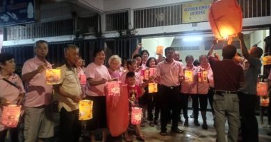 金马扬市区睦邻计划委会      中秋节聚餐提灯笼游街