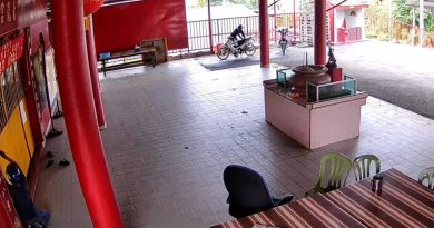 2毛贼三度来青龙宫     男子阻离开拉扯受伤