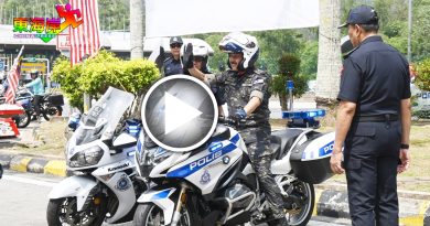 交通调查与执法局 一哥  骑重型摩哆出席活动