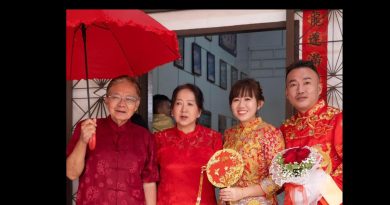 上传与新婚丈夫照片      梁耀雯分享结婚喜讯