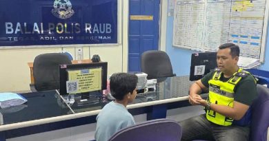 自行下车去上厕所 13岁男童 被家长遗留在油站