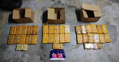 河边贩毒  2男逃脱    警起21万6000粒马丸