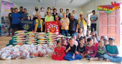 劳勿狮子会中竟少狮会 访原住民村义诊赠物资