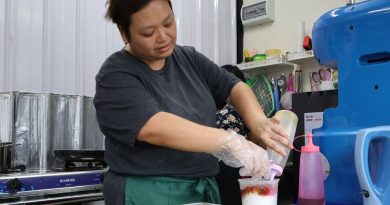 年底适逢雨季  天气转冷   冷饮店生意锐减50%