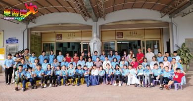 出席“中华礼仪”讲座 60学生受益不浅