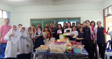 特殊班生日会    六年级惜别会   师生留美好印记