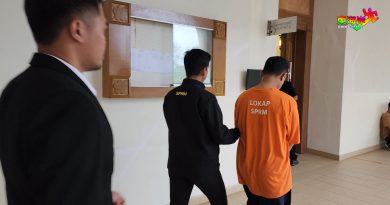 涉嫌诈领1万公款   公务员被延扣