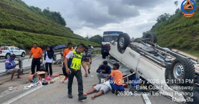 货卡翻覆大道      一车9男轻重伤