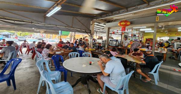 茶室扩大用餐区，以提供更多桌位予食客一起用餐。