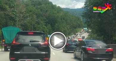 游子回乡过年 遇火烧罗厘 加叻大道大堵塞