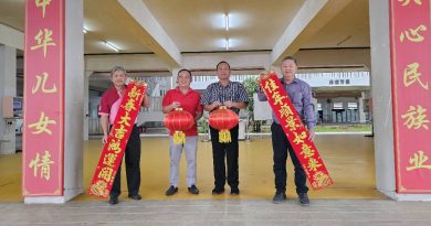关丹中华中学    布置校园迎新年