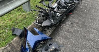 男子骑摩哆失控撞铁护栏    遭尾随摩哆撞   当场身亡