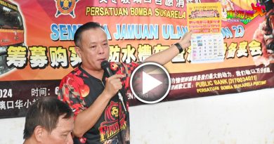 月历印电话号码派民众　玻璃口志消队 随时就位