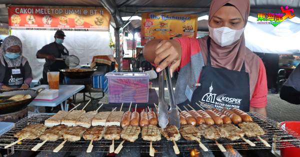 各种肉饼、香肠烧烤，令人食指大动。